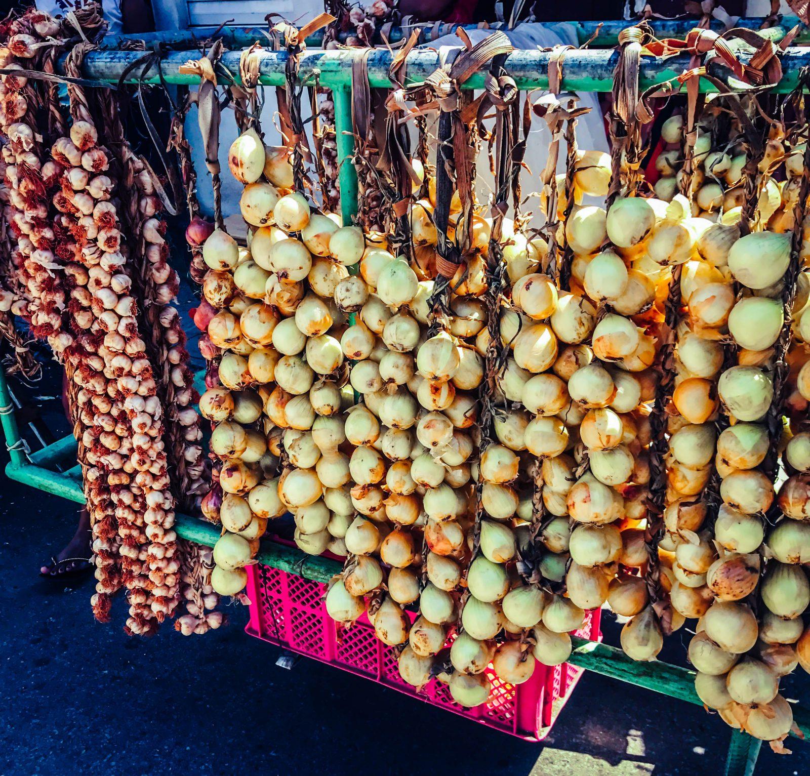 Buying Garlic and Onions in Cuba