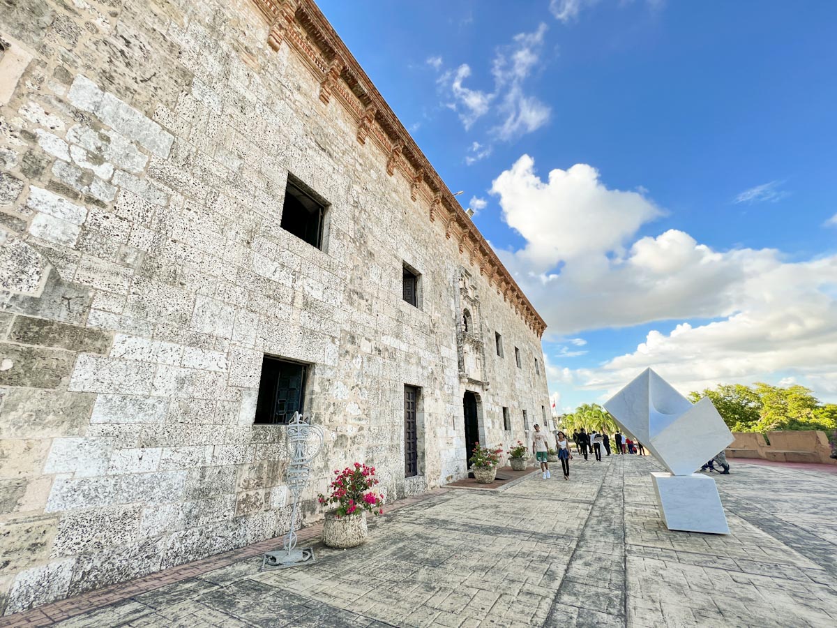 The facade of Museo de las Casas Reales.