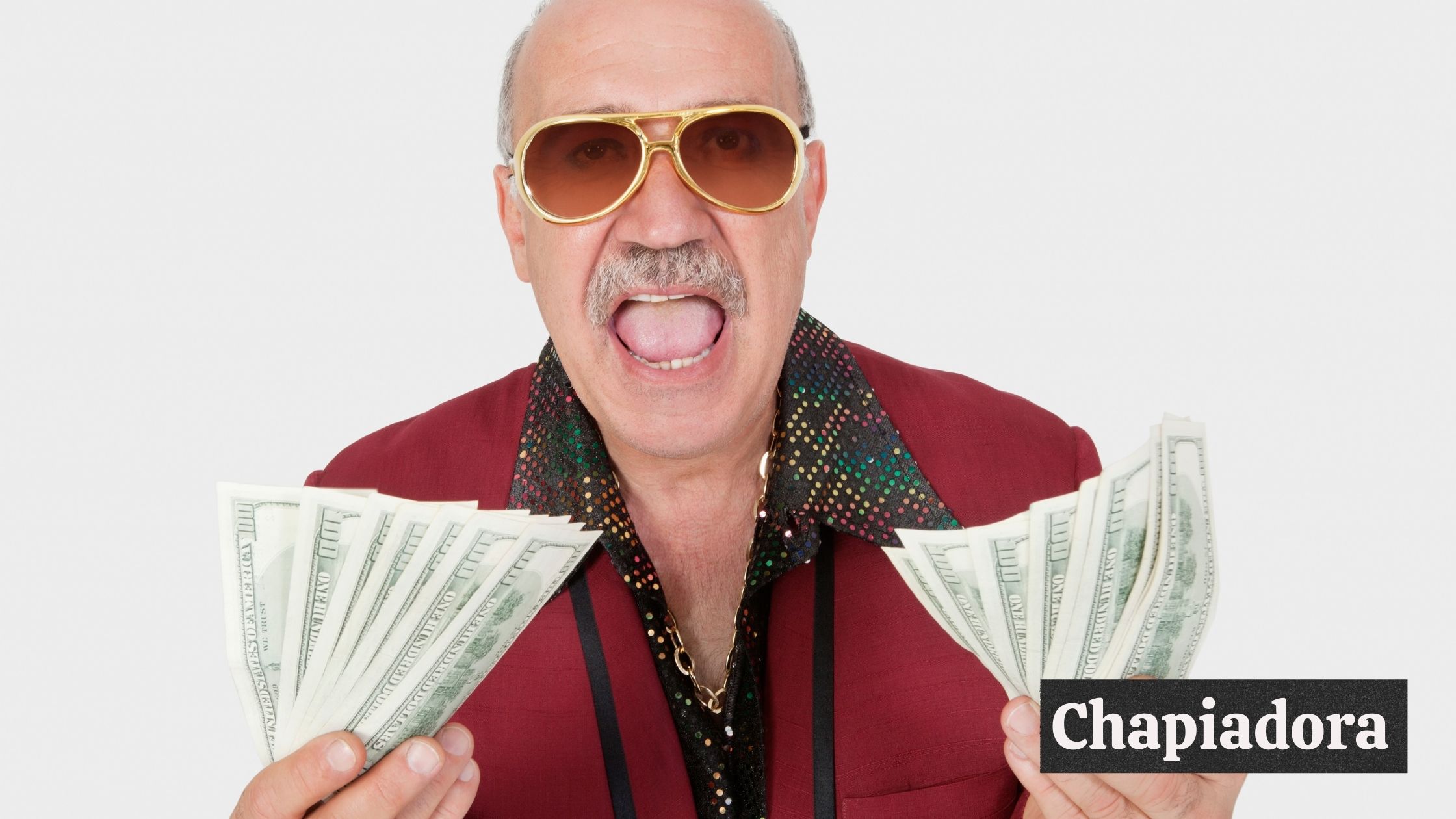 An old man in suit and wearing sunglasses, holding cash in both of his hands; "Chapiadora" text in image.
