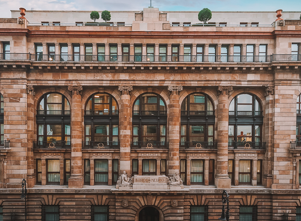The windows of Museum of the Bank of Mexico from the outside.
