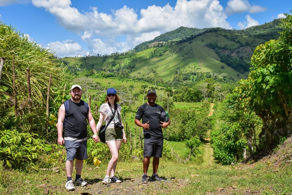 Hikers at Anamuya Mountain.