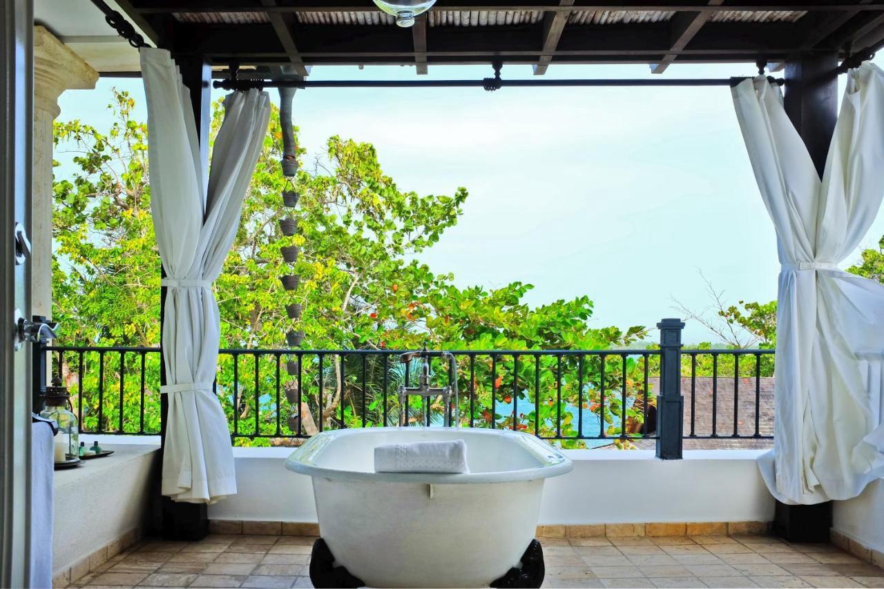 An outdoor bathtub at Casa Colonial Beach and Spa, one of the best resorts in the Dominican Republic.