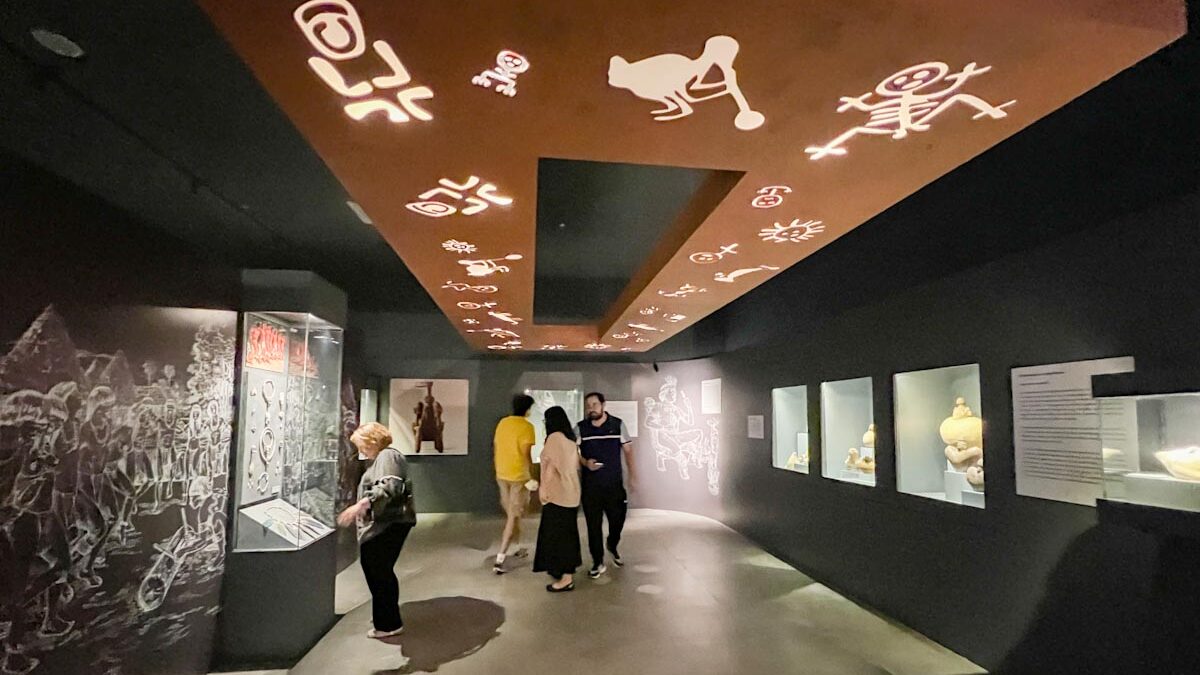 People looking at exhibits at Museo del Hombre Dominicano.