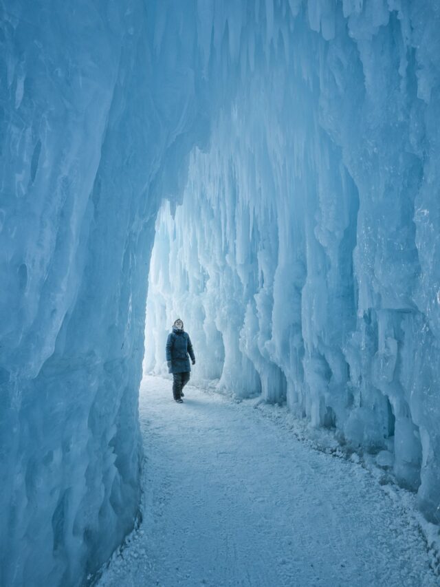 cropped-ice-castles-lake-george-tourism.jpg