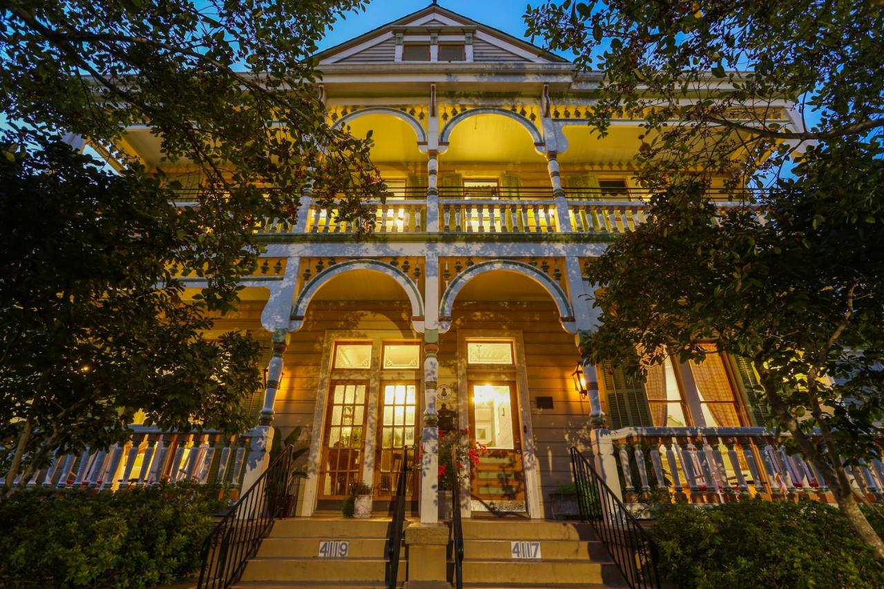 The stairs at the entrance of a historic New Orleans bed and breakfast.