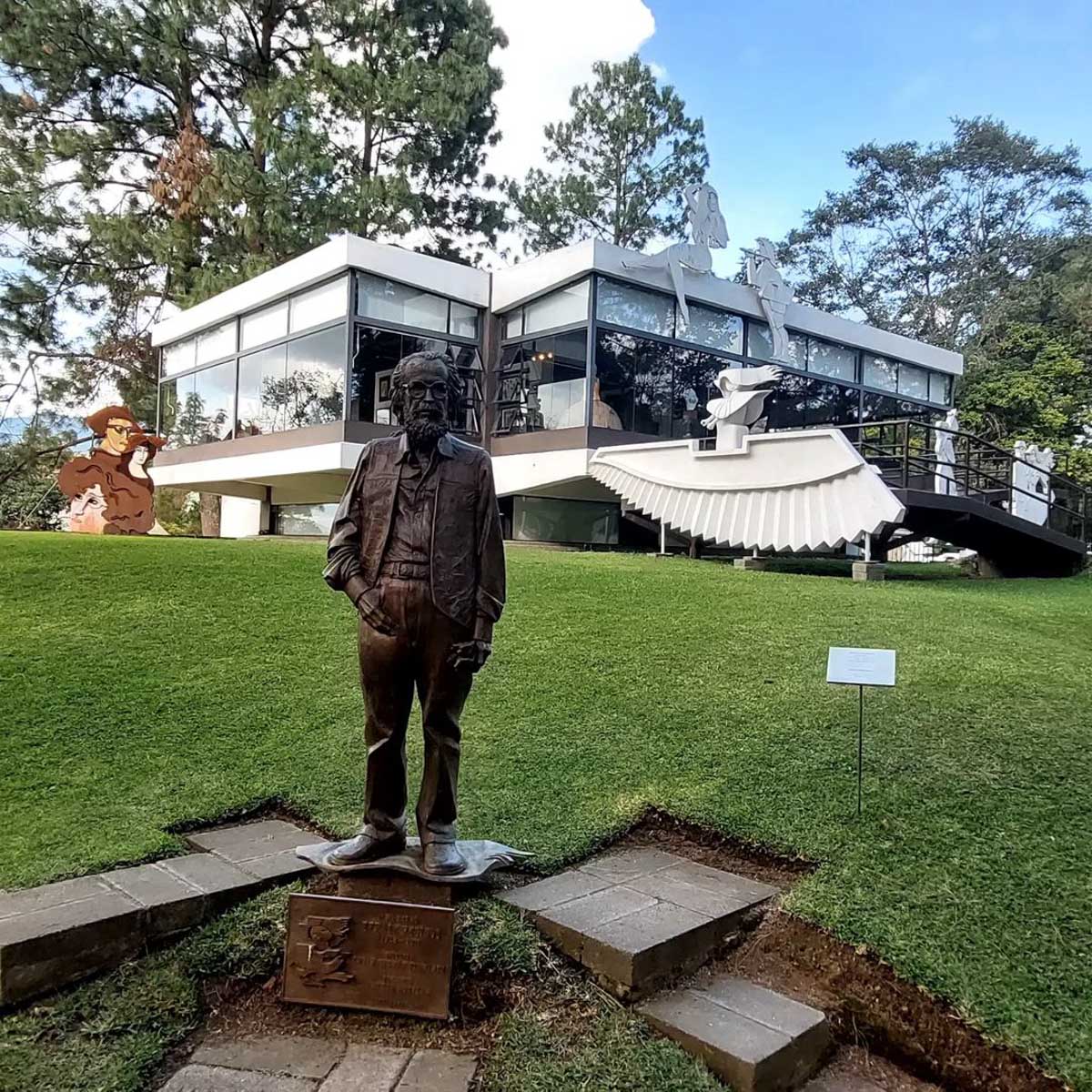 The outside of the building and a statue at Santo Domingo del Cerro
