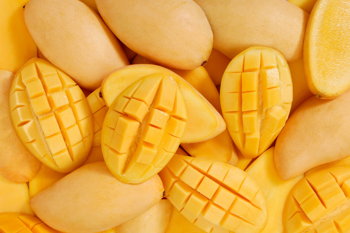 Whole and sliced mangoes