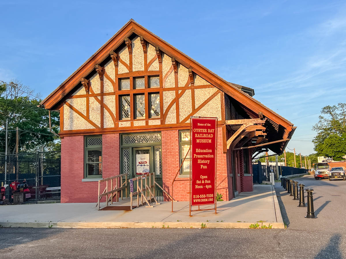 The outside of Oyster Bay Rail Road Museum